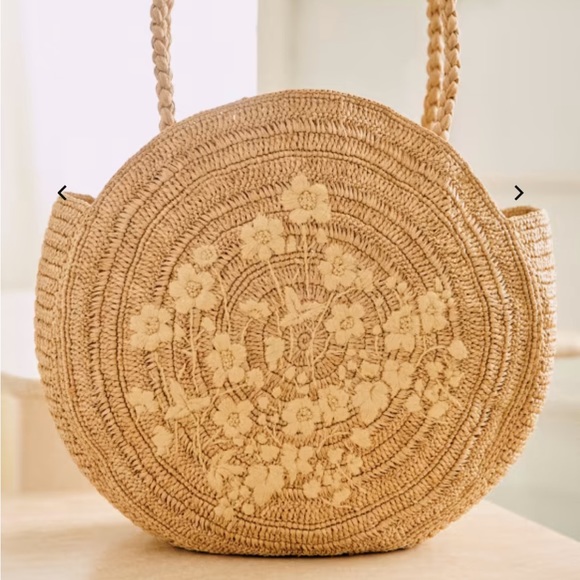 Sezane Handbags - GORGEOUS boho Sezane June basket bag gently used 💋